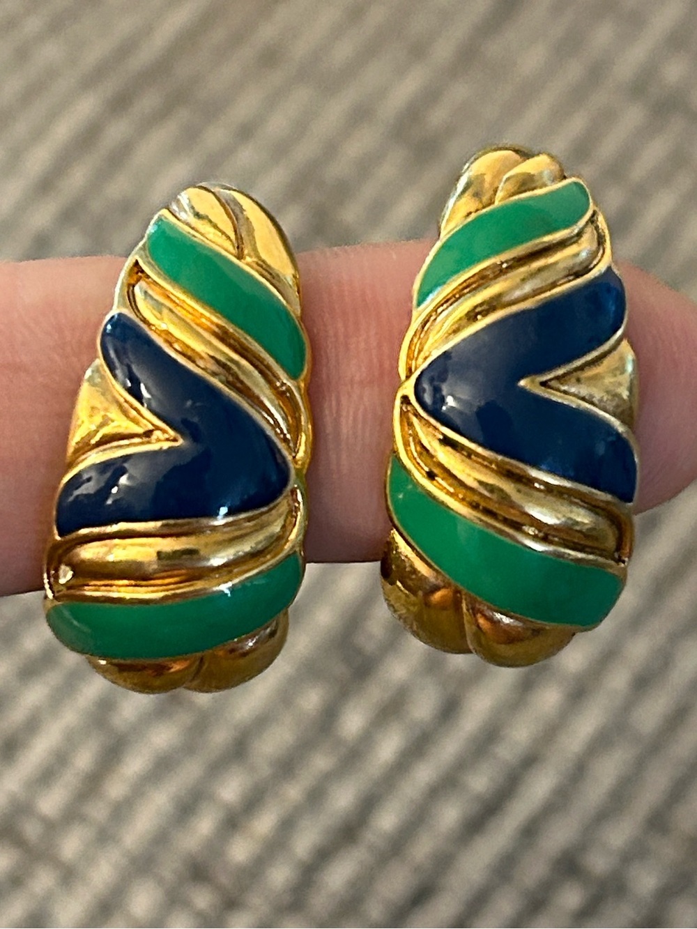 Avon Gold-Tone Green & Navy Enamel Post Back earrings